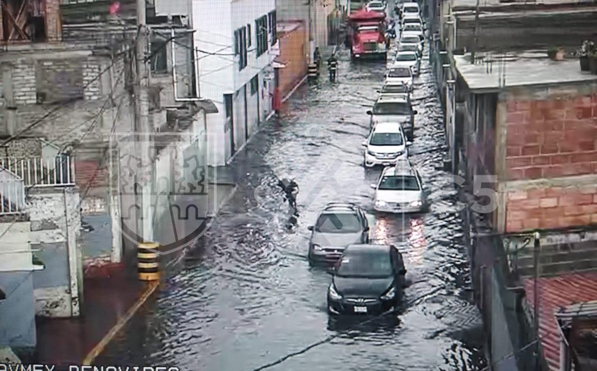 En CdMx, calles y vialidades se inundan tras lluvias - Grupo Milenio
