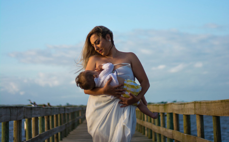 Bebés que son alimentados con leche materna sobresalen en pruebas de desarrollo intelectual y motor. (Cortesía Pexels)