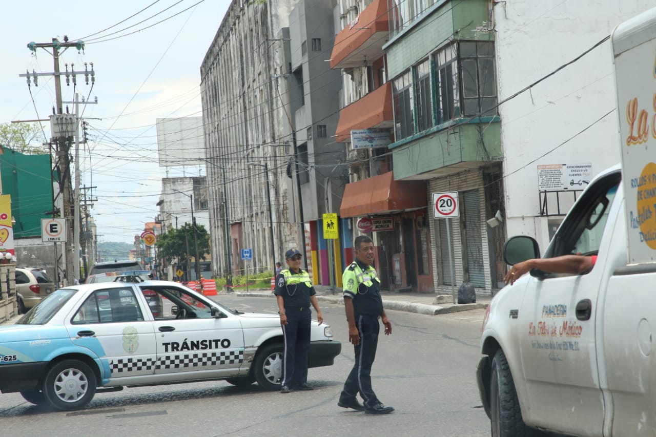 Cierra Tránsito y Vialidad calle Altamira por riesgo del ex hospital Canseco de Tampico (Foto José Luis Tapia)