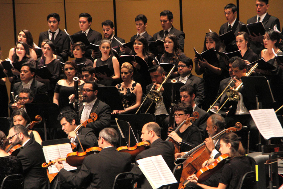 las cuerdas, el piano y los instrumentos de viento fueron los protagonistas de una tarde de orquesta a la que se le añadió un coro. (Archivo)