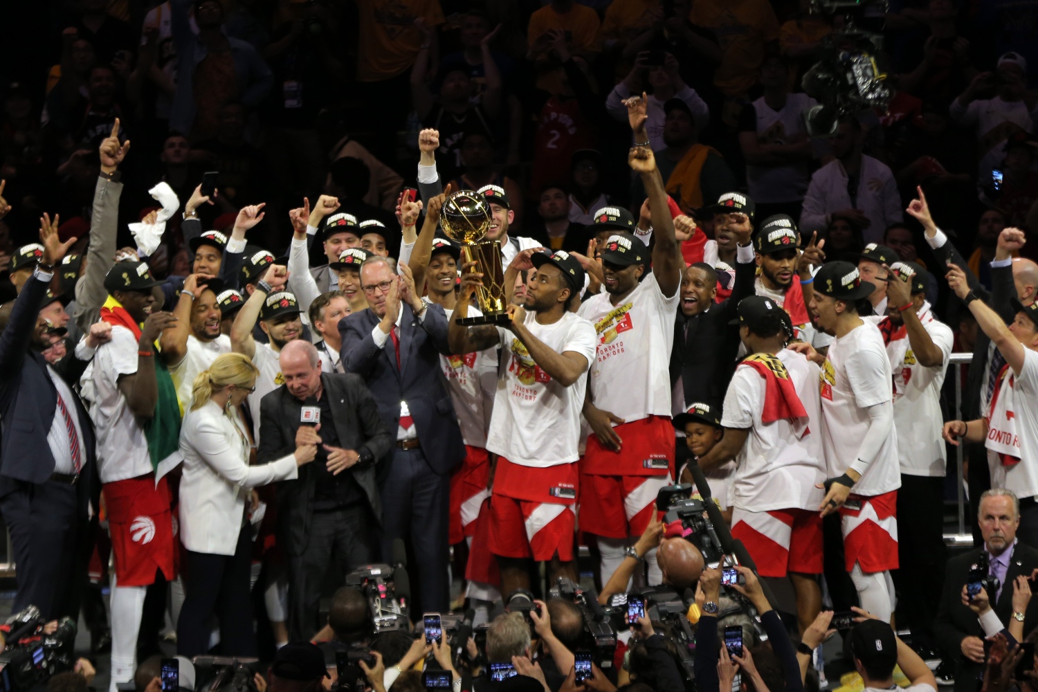 Raptors consiguieron su primer título de la NBA al vencer en el sexto juego a Warriors. (Reuters)