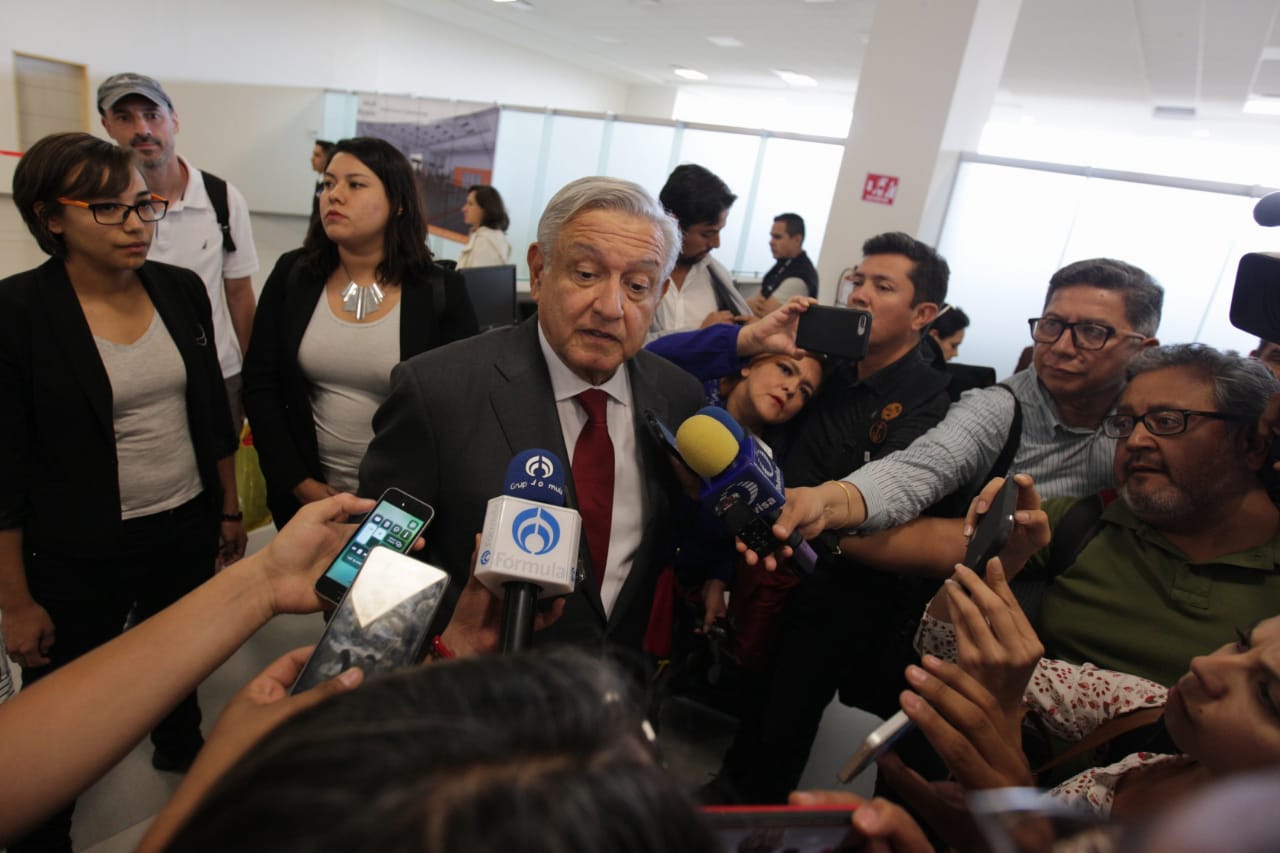 AMLO llega al aeropuerto de Chihuahua. ( Omar Franco)