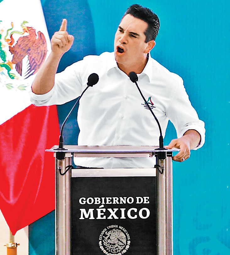 El ahora ex gobernador de Campeche. (Javier Ríos)