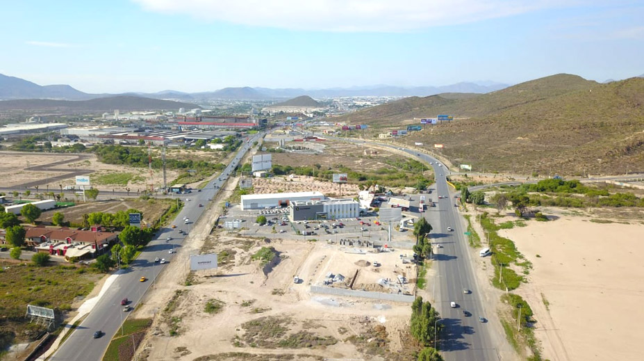 La gasera se ubicaría en el cruce de bulevar Los Valdés y la carretera Saltillo Monterrey, a unos metros del hotel. (Manuel Guadarrama)