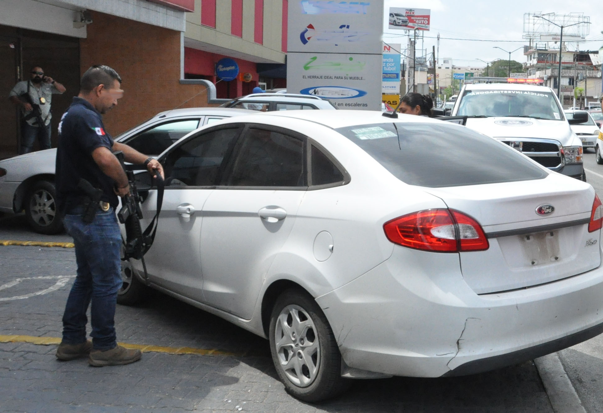 Investigan robo con violencia a cuentahabiente.