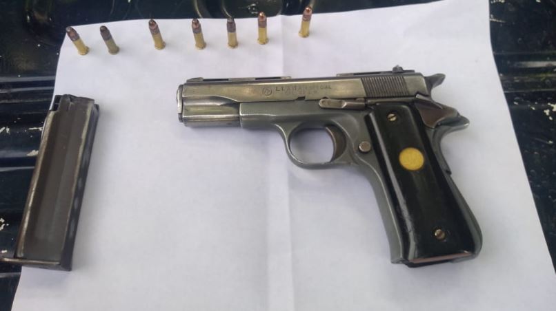 A los detenidos también se les decomisaron dos armas de fuego. (Especial)