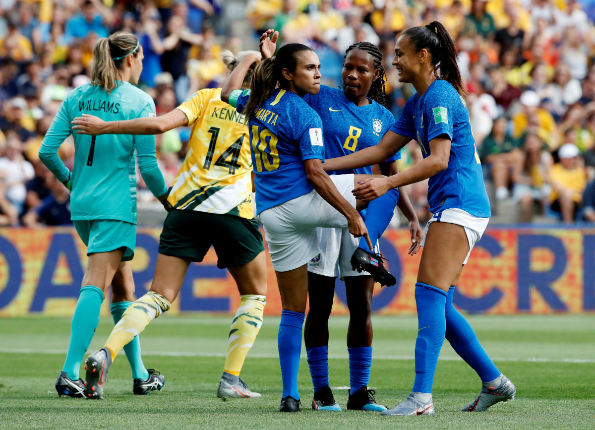 Marta manda mensaje por la igualdad de género en su celebración con Brasil en Mundial Femenil (Reuters)