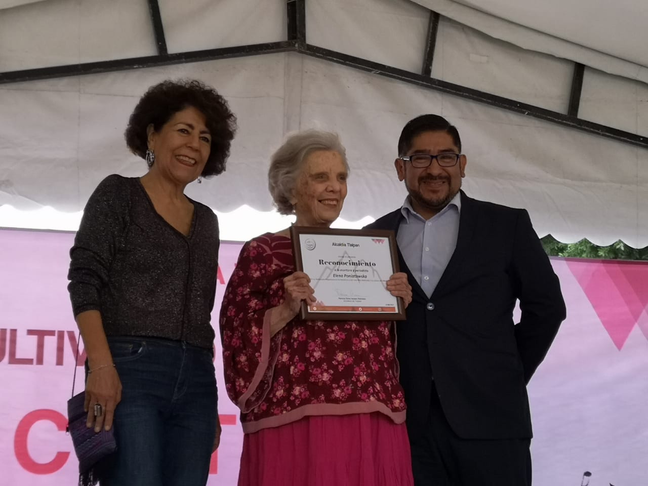 Poniatowska no ha buscado a AMLO para solucionar el problema de su Fundación (Leticia Sánchez)