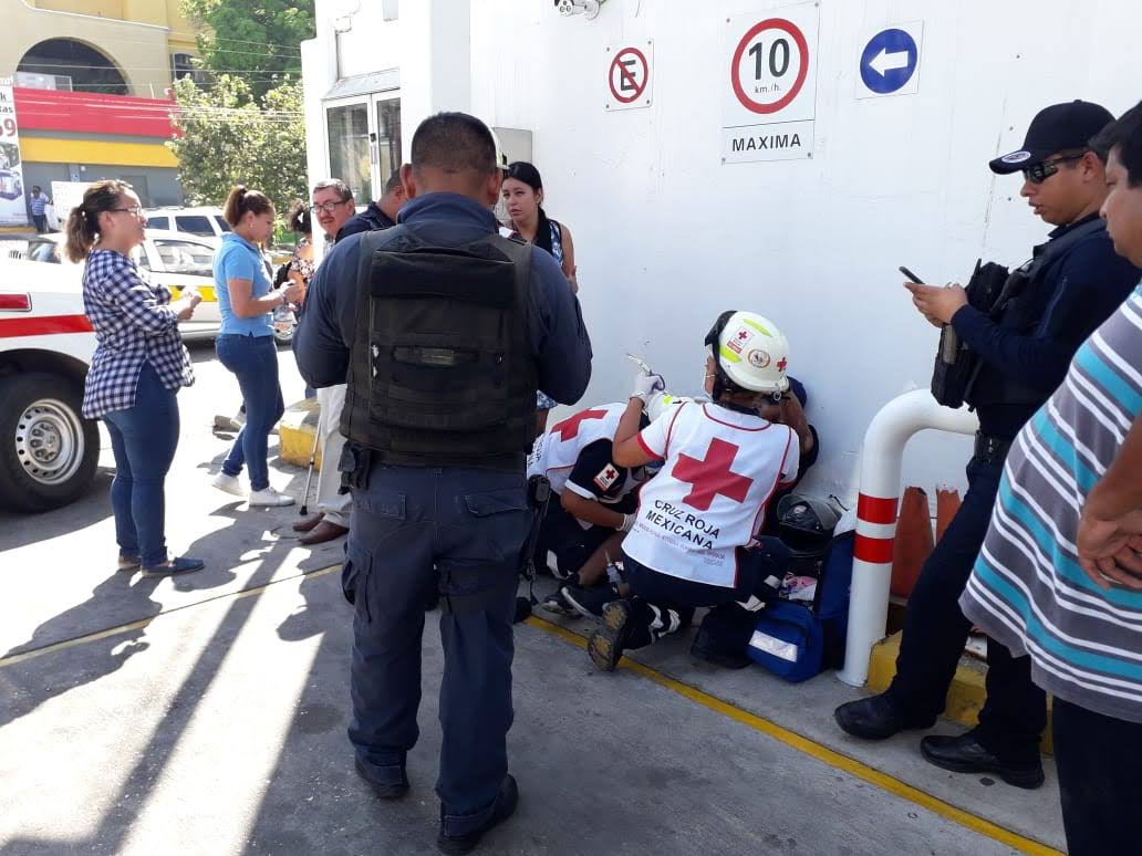 Auxilian al menor lesionado.
