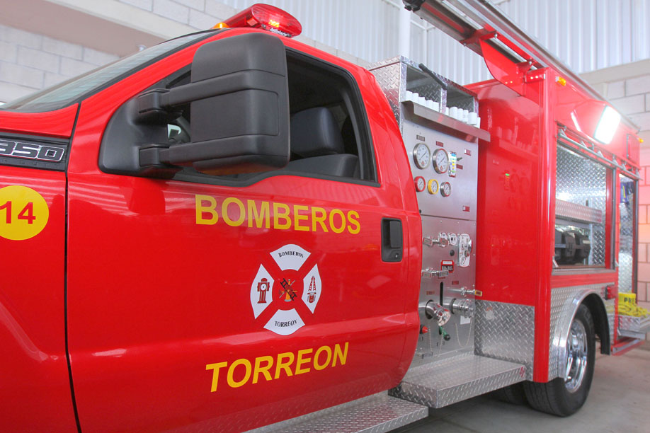Bomberos acudieron al rescate de las menores. (Especial)
