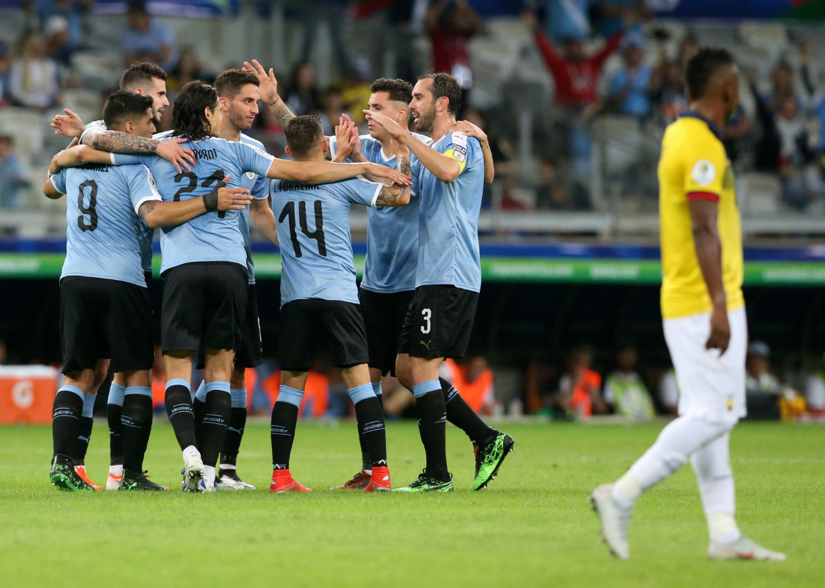 Jugadores de Uruguay en festejo tras el cuarto gol ante Ecuador (Reuters)