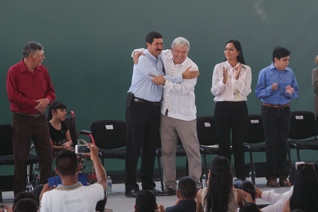López Obrador presentó programas para el Bienestar en Chihuahua, acompañado del gobernador Javier Corral. (Omar Franco | Milenio)