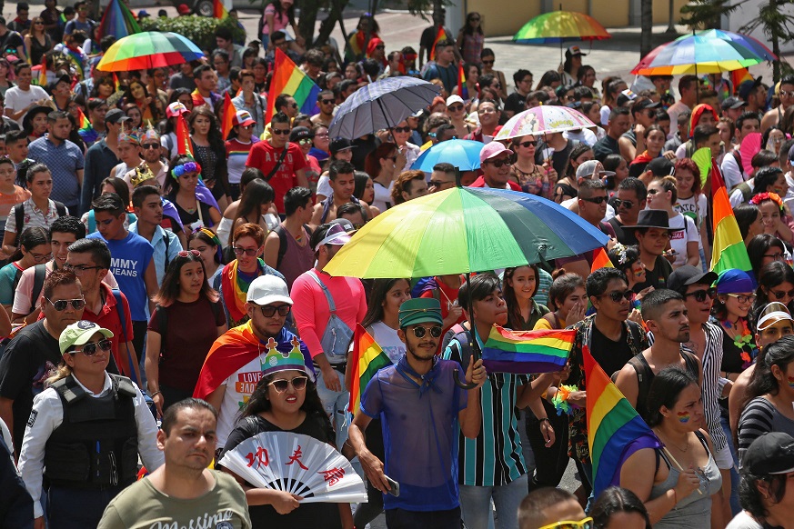 Ayer, más de 2 mil 500 personas recorrieron las calles de la ciudad para hacer visible la diversidad sexual. (Fernando Carranza)
