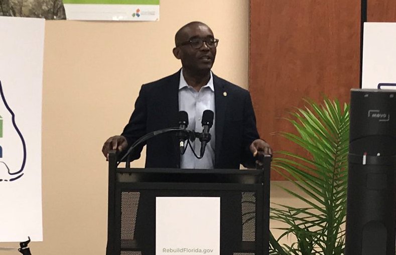El comisionado de Miami-Dade, Jean Monestime, dijo que la naturalización personifica la fusión cultural del condado. ( Tomada de @jeanmonestime)