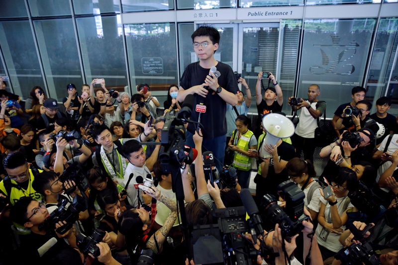 Joshua Wong durante su discurso tras ser liberado. (Reuters)