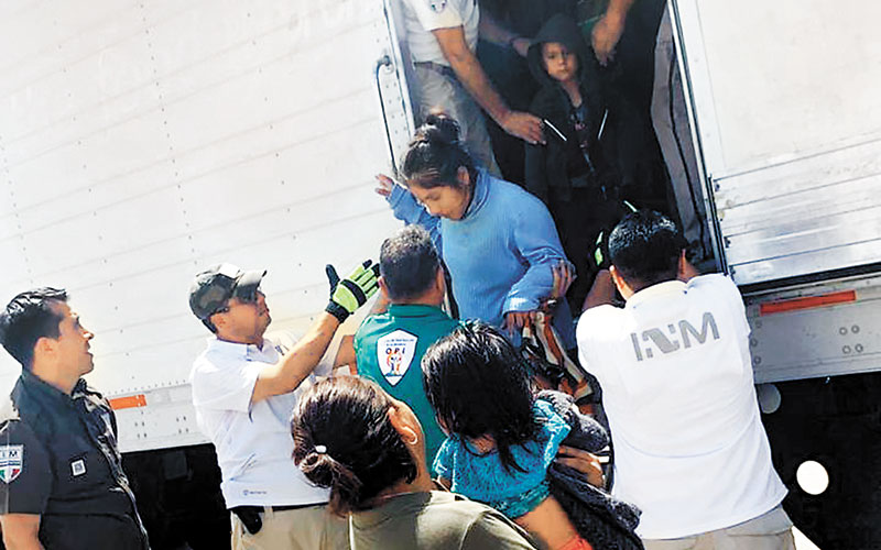Advierten que en el caso de las empresas que colaboran con el tráfico de migrantes, se buscará la extinción de dominio. (Especial)
