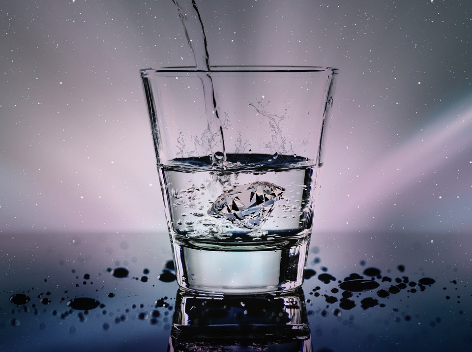 El agua potable en Estados Unidos podría estar contaminada con nitratos. (Especial)