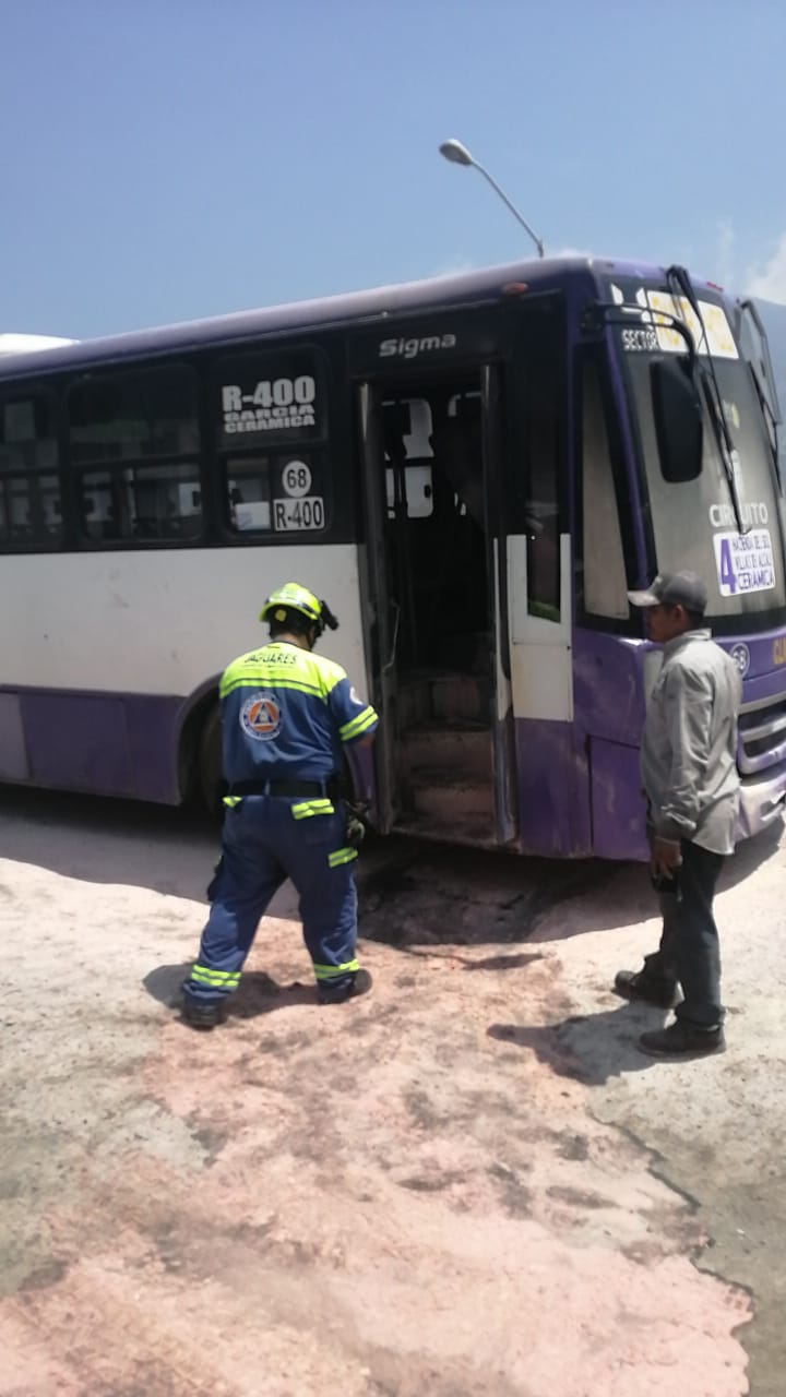 El incendio sucedió sobre la avenida Luis Donaldo Colosio. (Foto: Especial)