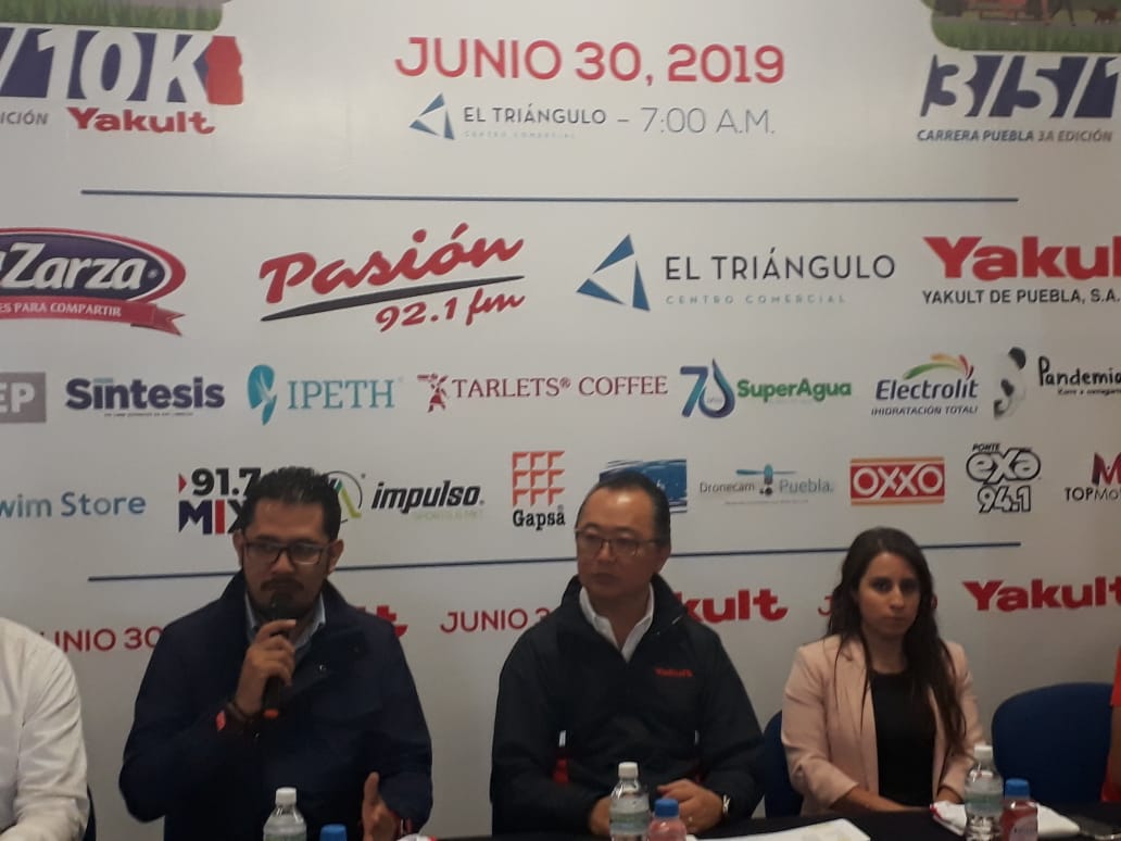 Luis Naoki Ushukuya, gerente de difusión de Yakult Puebla, dio a conocer todo lo referente con la planeación del evento. (Rafael González)