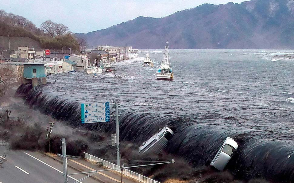 Las olas producidas por un tsunami llegan a medir más de diez metros. (Especial)