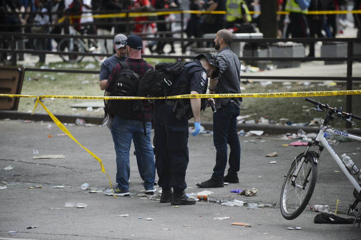 Policía de Toronto investiga el tiroteo en festejo de los Raptors (AP)