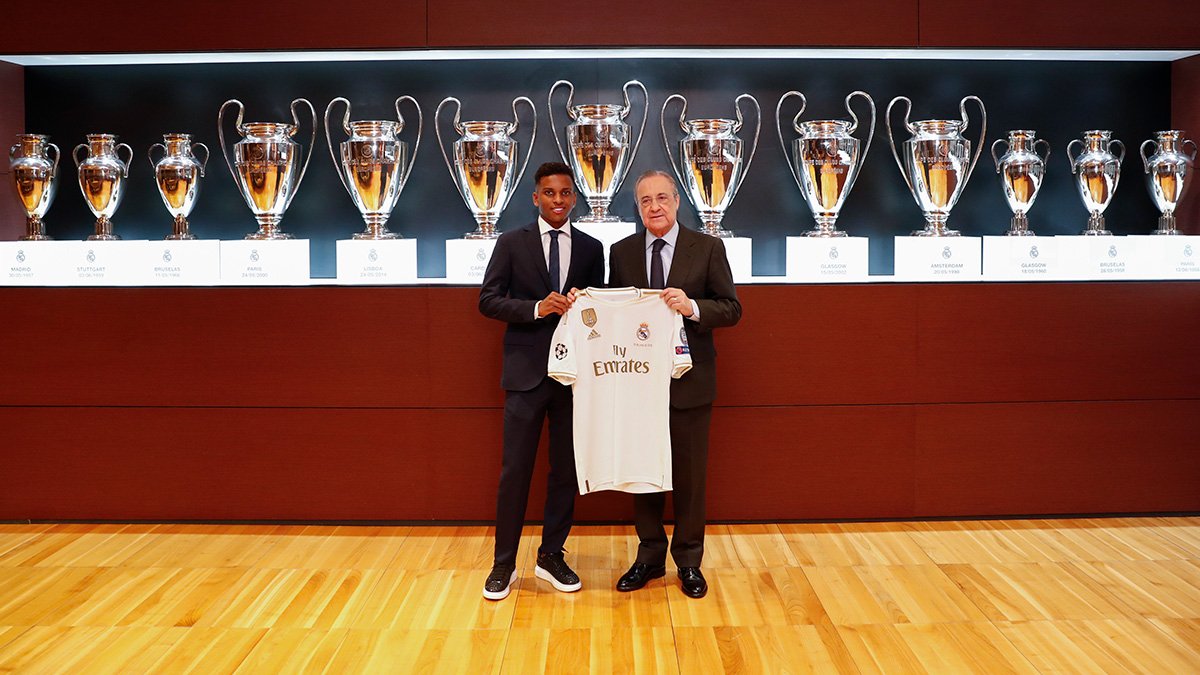 Rodrygo Goes en su presentación con el Real Madrid (Twitter: @realmadrid)