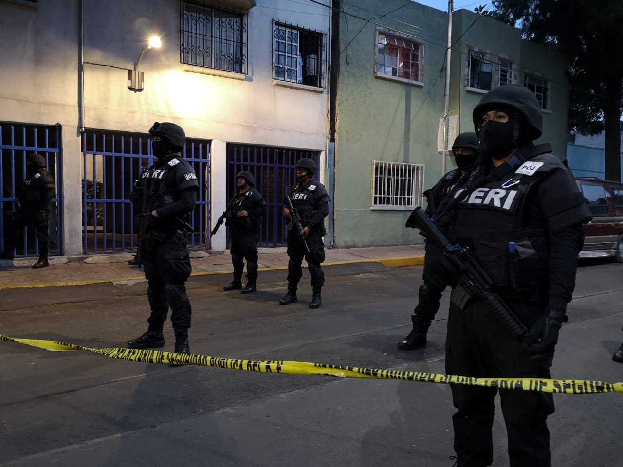 Elementos del GERI de la PGJ: (Jorge Becerril)