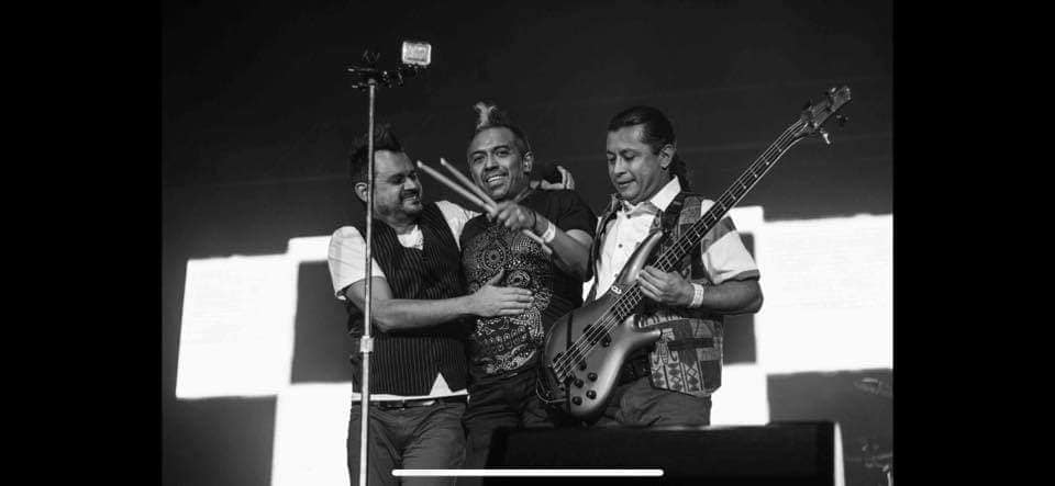 Los Estrambóticos anuncian muerte de Toño Lozano, fundador y ex baterista (Facebook).