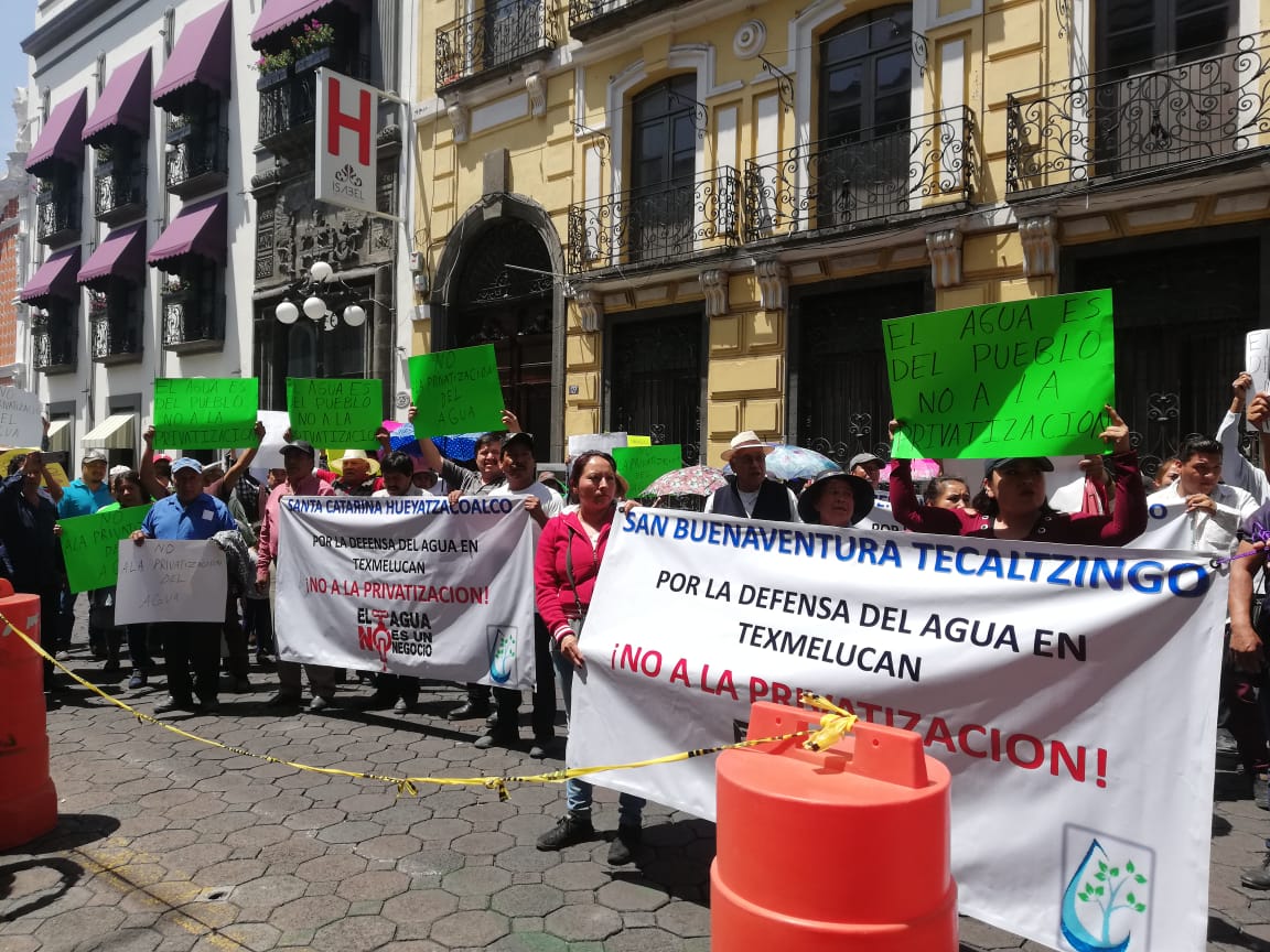 Exigen a la alcaldesa del municipio, Norma Layón desista del proyecto de privatización de agua potable.  (Verónica López)