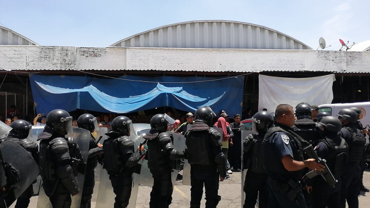 Operativo contra la mercancía ilegal. (Andrés Lobato)