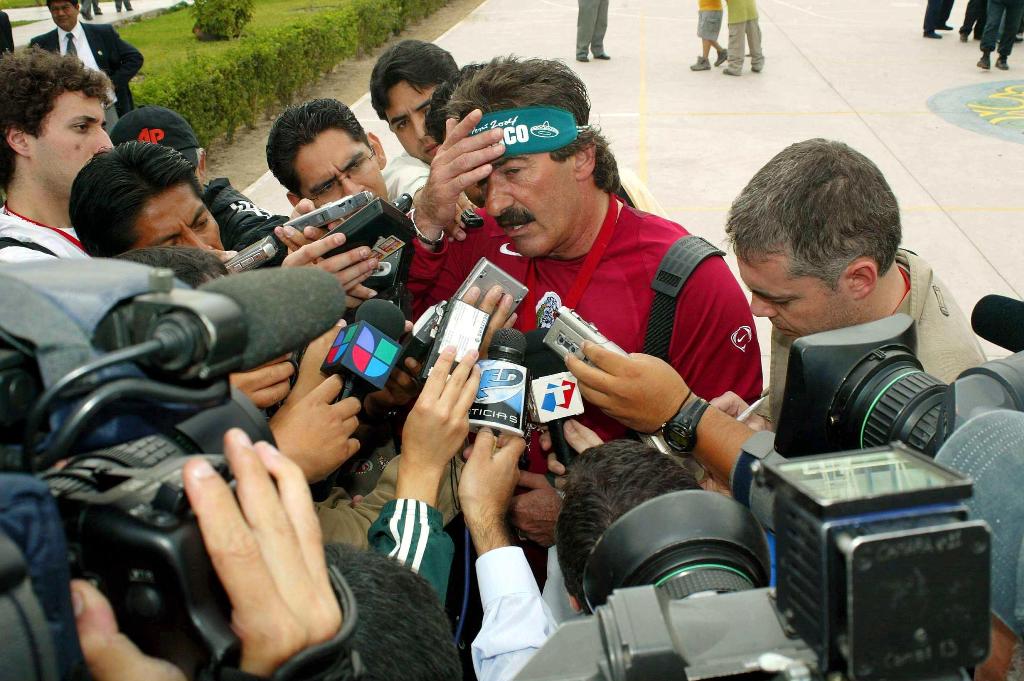 Ricardo La Volpe y la prensa mexicana en la Copa América de 2004 (Mexsport)