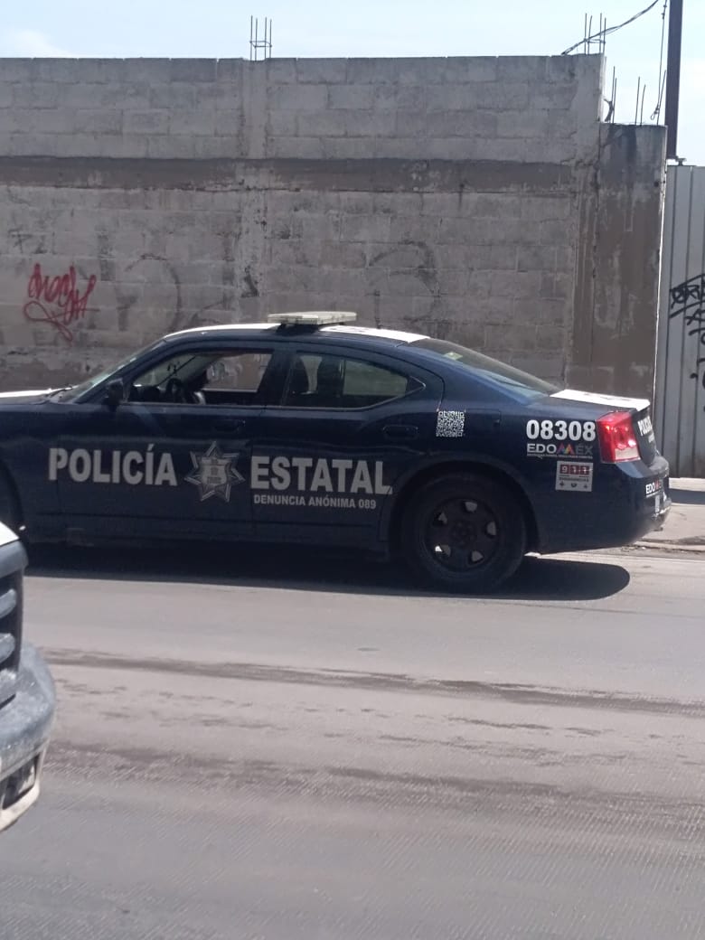 En el lugar fue asegurado el conductor del vehículo, así como los policías estatales. (Especial)