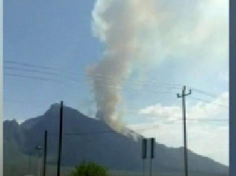 Cuerpos de auxilio se encuentran combatiendo un incendio en el cerro El Fraile. Foto: Especial