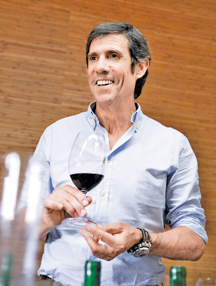 Disfrutar del vino y el ambiente es su misión. (Especial)