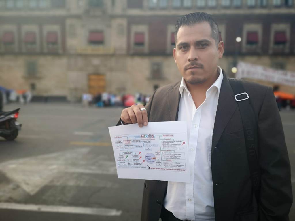 El estudiante Mauricio Nájera presentó sus proyectos a la Jefatura de Gobierno. | César Velázquez