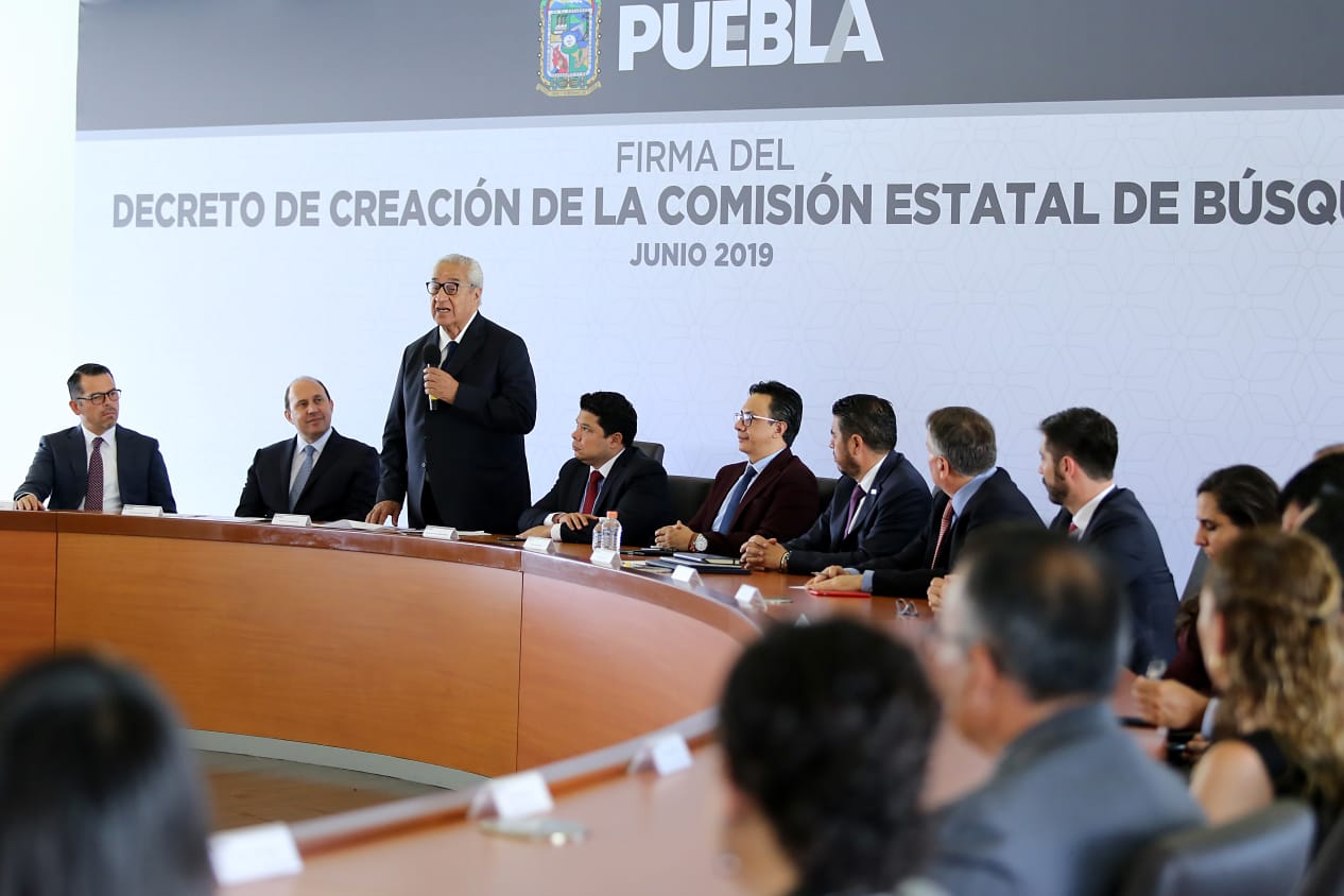 El gobernador Guillermo Pacheco Pulido  encabezó la forma del decreto de la creación de la Comisión Estatal de Búsqueda de Personas Desaparecidas (Esp