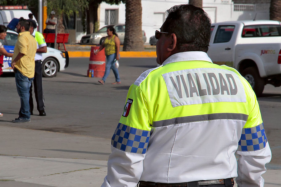 El oficial presentó fractura en la nariz que le ocasionó una fuera hemorragia, así como una lesión en el ojo izquierdo. (Notivox Digital)
