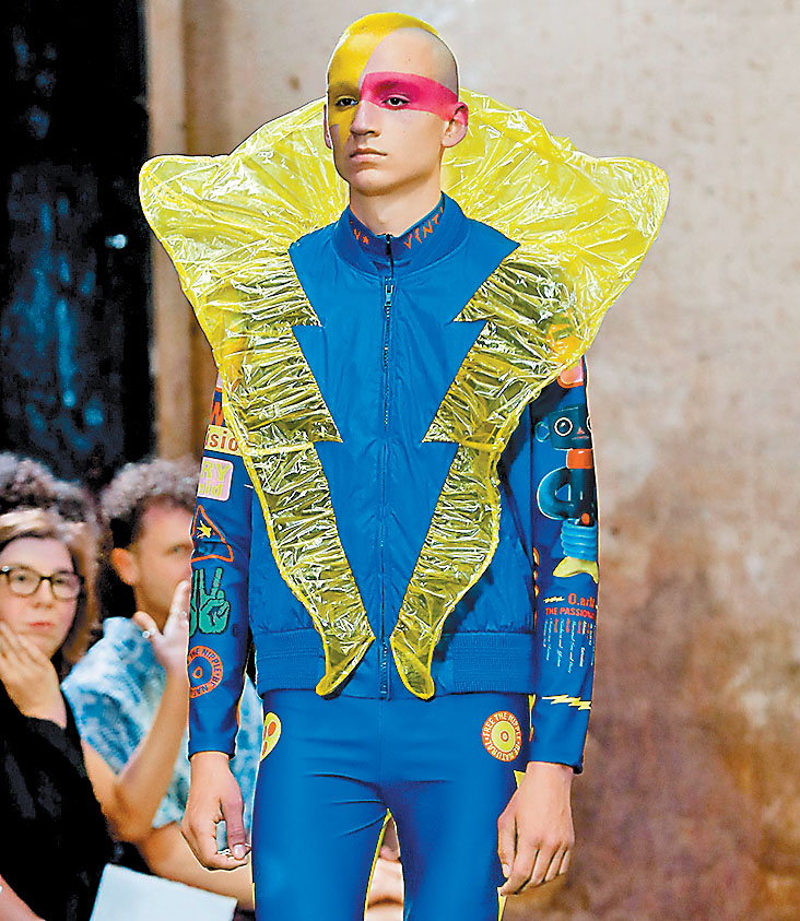 Prenda de Van Beirendonck. (AFP)