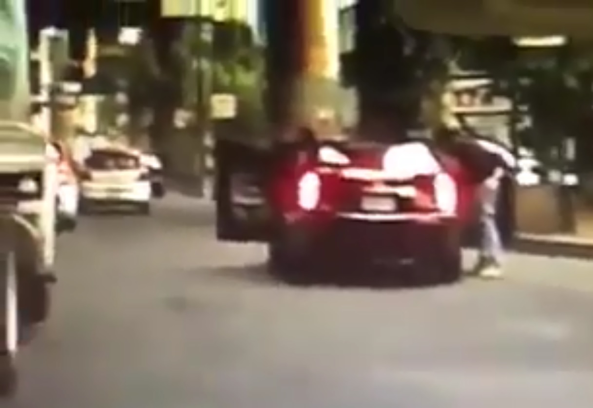 Un conductor fue asaltado en Periférico. (Captura de video)