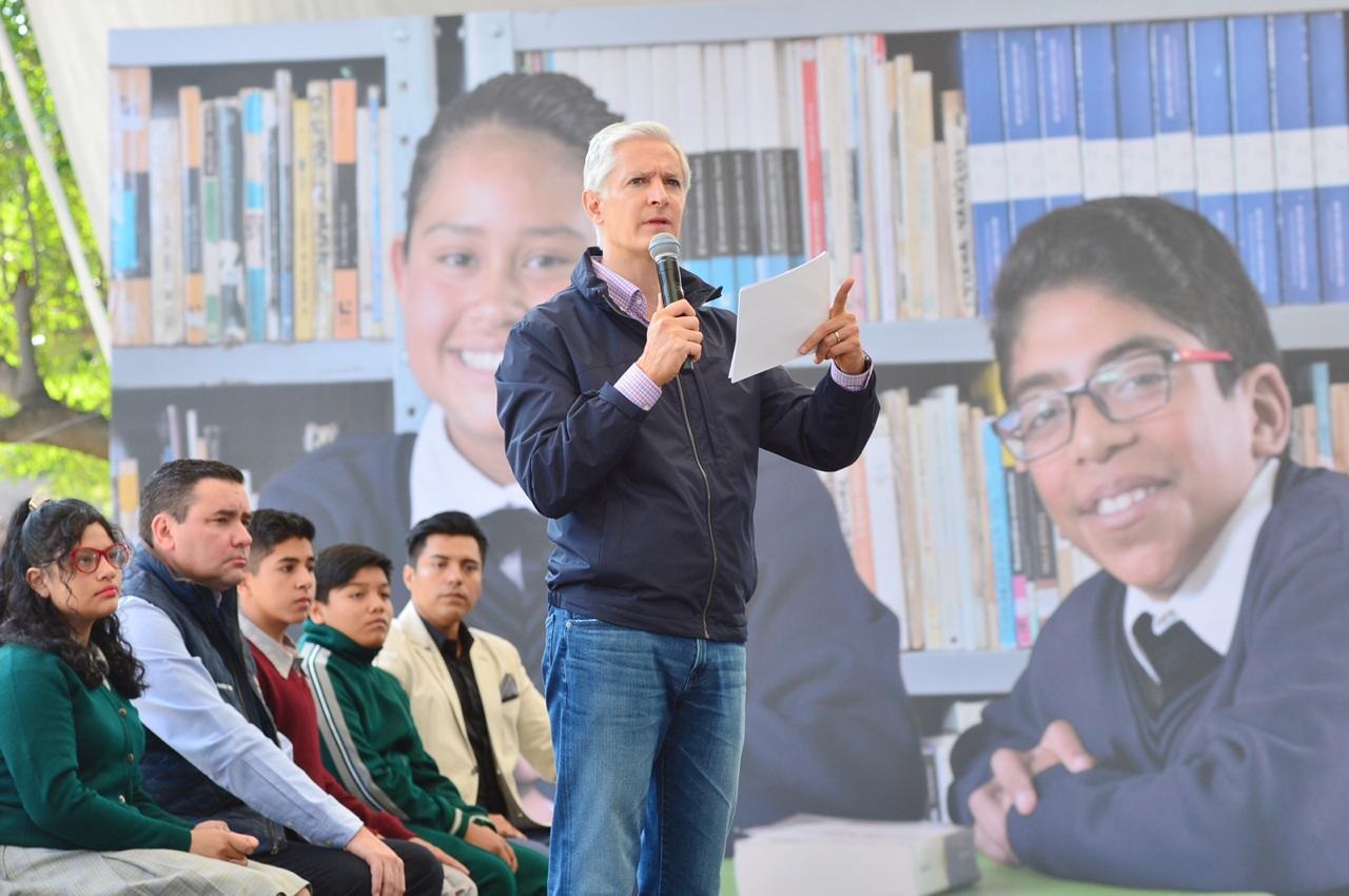La administración estatal tiene el compromiso de mejorar las condiciones del sistema educativo, resaltó. (Especial)