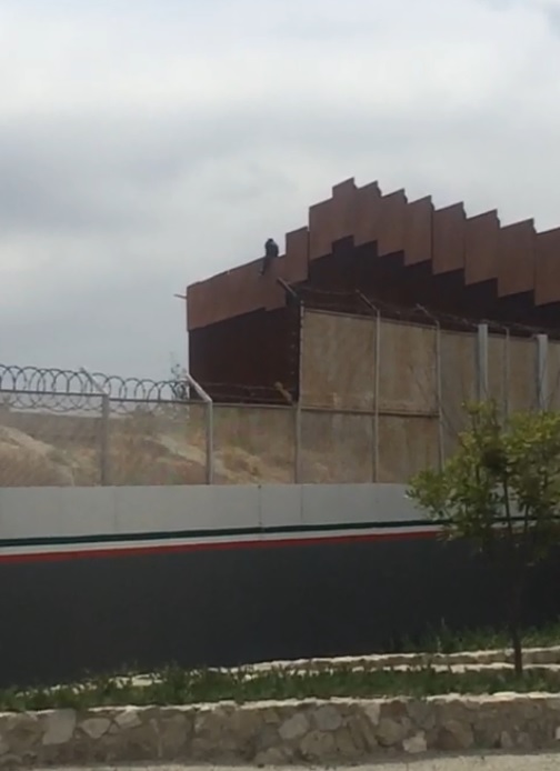 El hecho fue captado frente a la garita migratoria. (Said Betanzos)