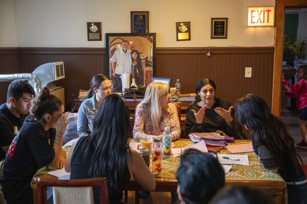 Desde Los Ángeles hasta Atlanta, activistas y abogados han implementado talleres de “conoce tus derechos”. AP