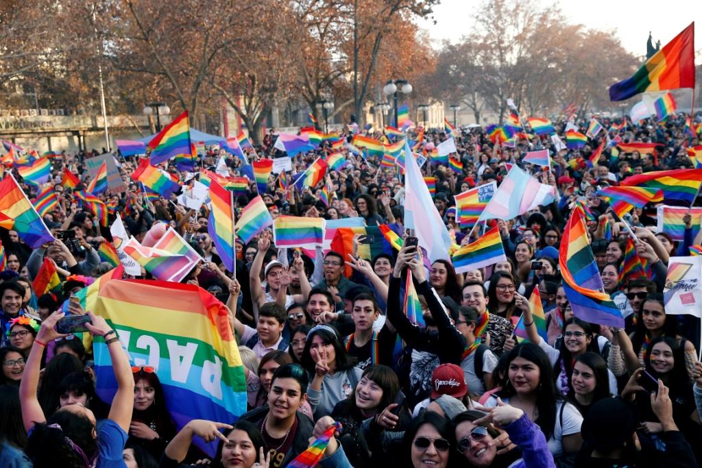 Carteles, frases pintadas sobre el cuerpo y arengas de todo tipo celebraron la multitudinaria convocatoria. Reuters