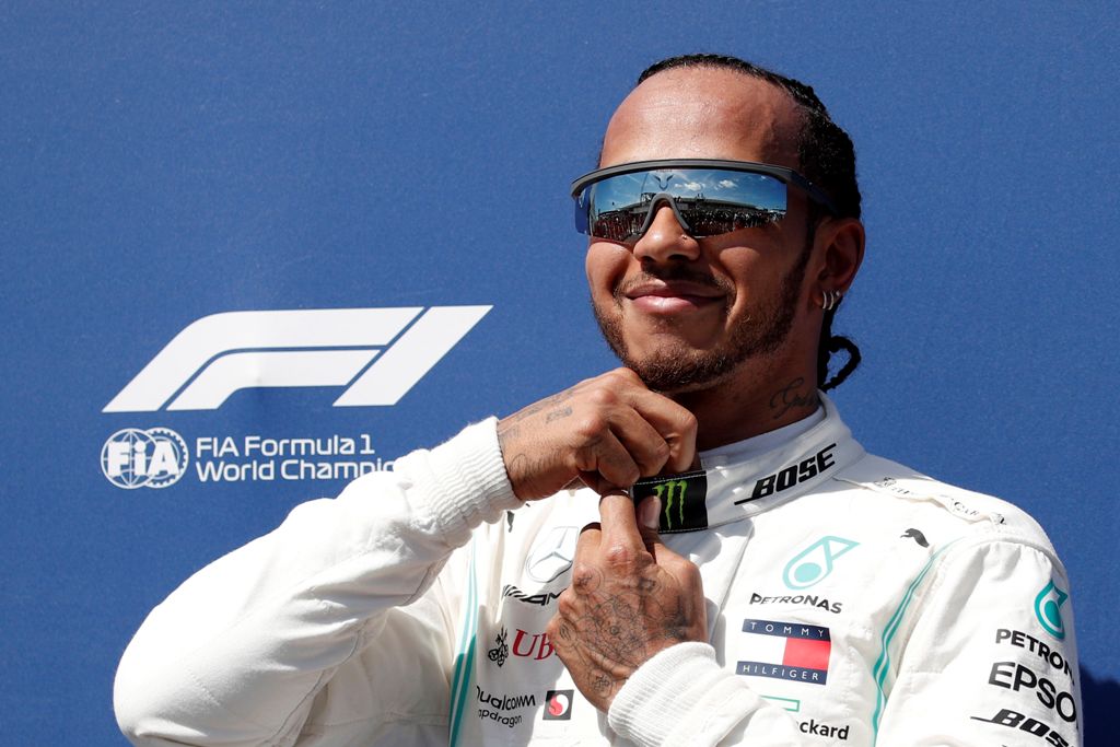 Lewis Hamilton celebra que saldrá en la primera posición de la parrilla del Gran Premio de Francia (EFE)