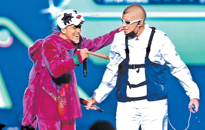 Rubén Albarrán y Bad Bunny cerraron el evento con ritmo urbano. Édgar Negrete