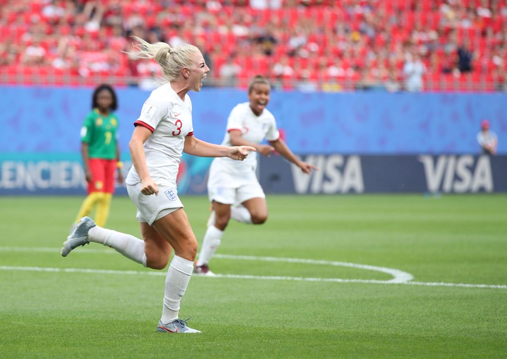 Alex Greenwood celebra el tercer gol ante Camerún (EFE)