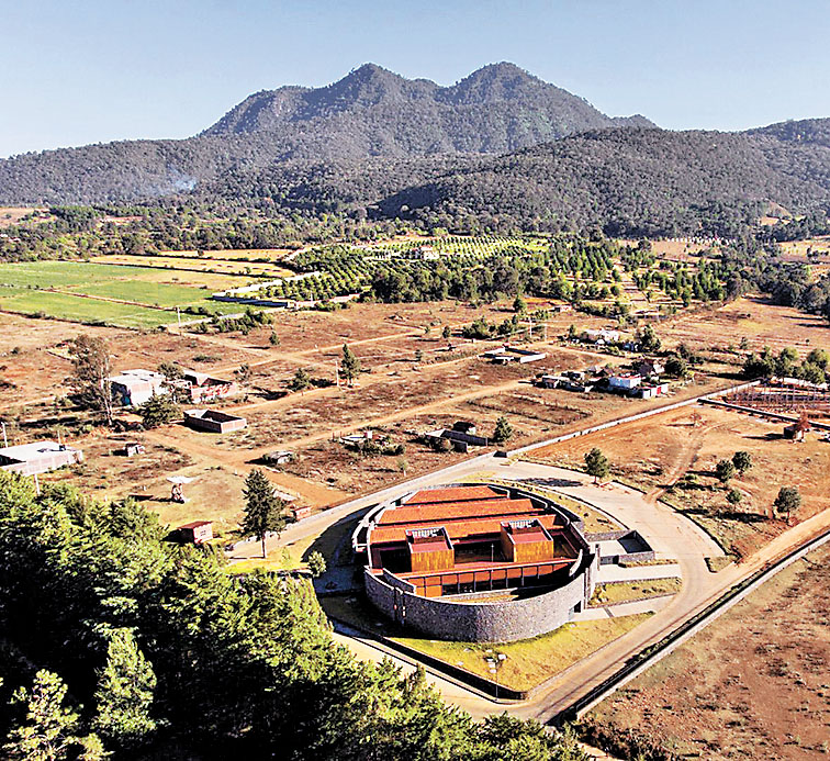 Edificio de los Juzgados en Pátzcuaro. (Onnis Luque y Rafael Gamo)