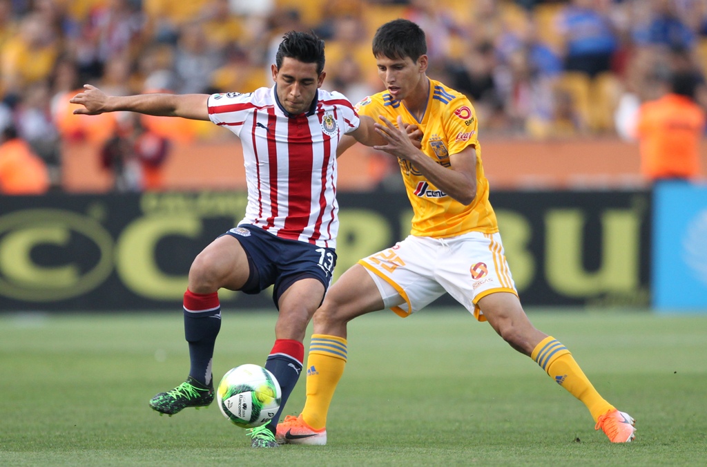 Jürgen Damm en un juego ante Chivas (Imago7)