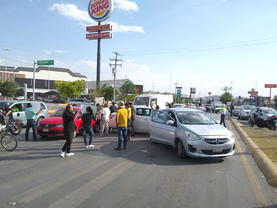 Acusan a las autoridades de "ponerles un cuatro" en conjunto. (Armando Moreno)