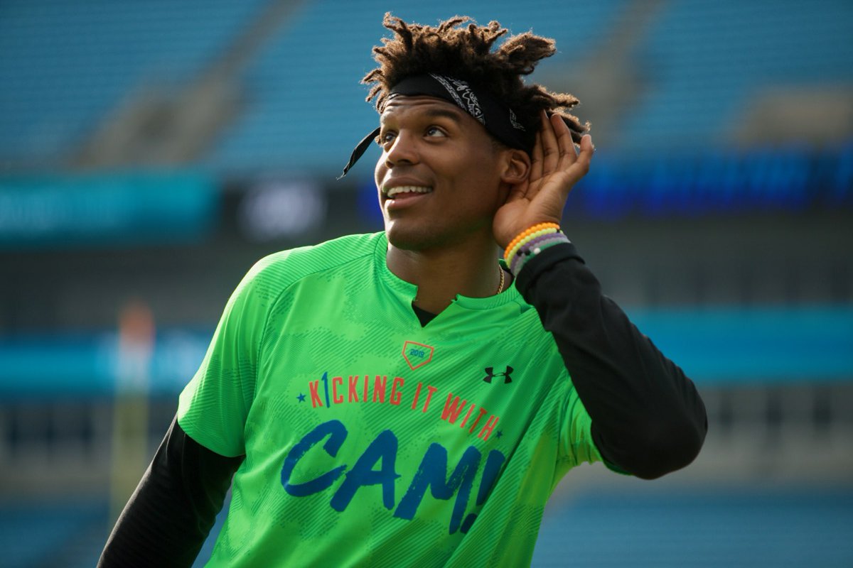 Cam Newton fue rechazado por un pasajero en un vuelo de 10 horas (Twitter @CameronNewton)